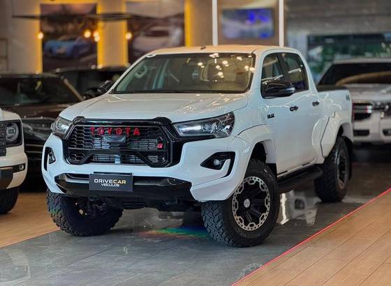 TOYOTA HILUX 2.8 D-4D TURBO DIESEL CD POWER PACK 4X4 MANUAL